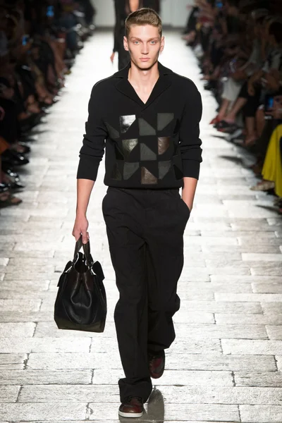 Look 12